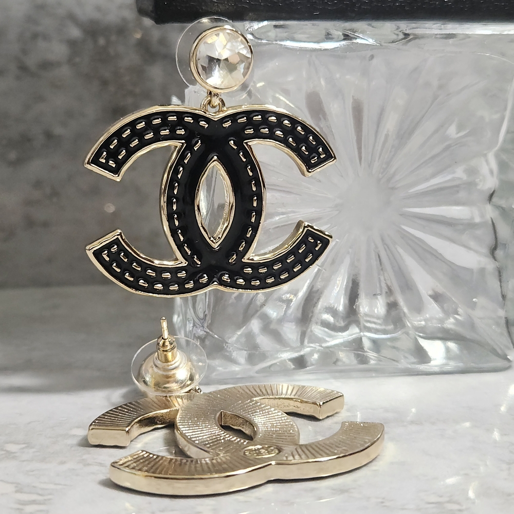 Chanel Black and Gold Drop Earrings✨️ - Picture 2 of 9